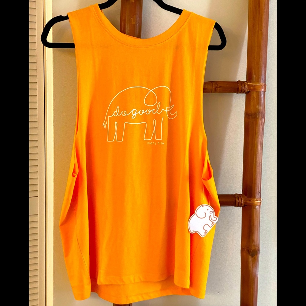 IVORY ELLA SLEEVELESS ELEPHANT CREW MEDIUM TANK NEW